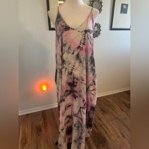 Lovestitch Tie-Dye Maxi Dress Open Back & w/Hand Pockets 🩷